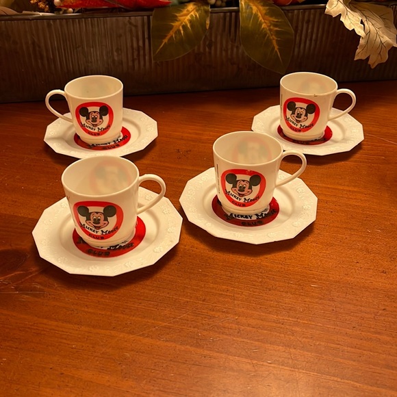 Vintage 1970s 8 Pc Walt Disney Mickey Mouse Club Plastic Child's Tea Set - Picture 1 of 8